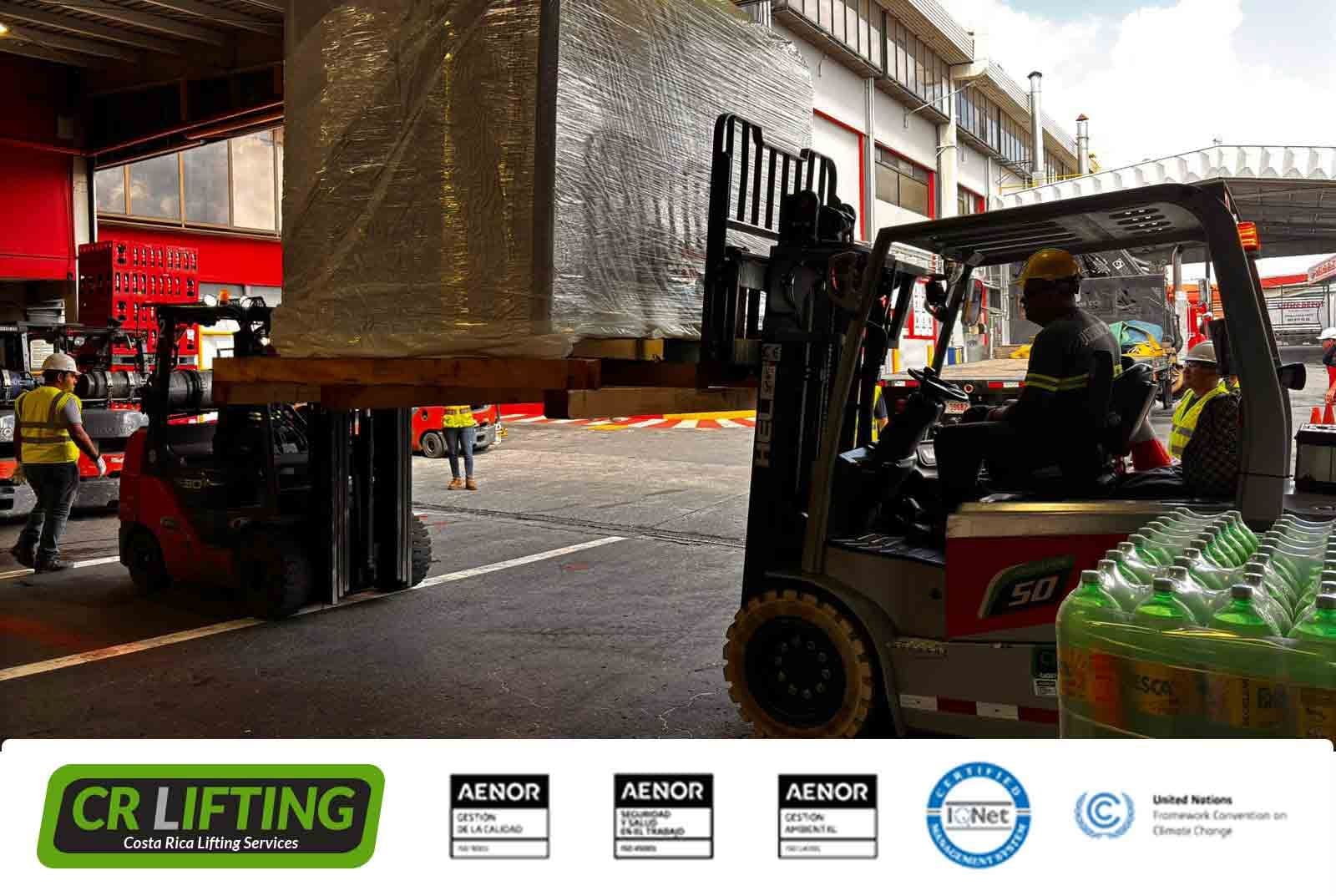 ¡Movimiento con montacargas de 3 y 5 toneladas!